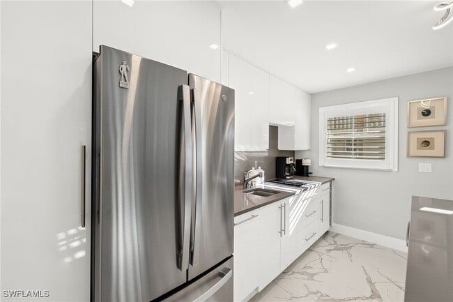 Building Photo - 980 7th Ave S Unit 109