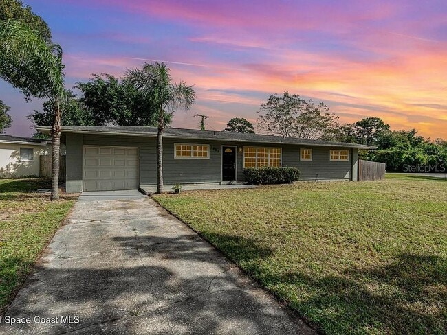 Photo - 1885 Golfview Dr House