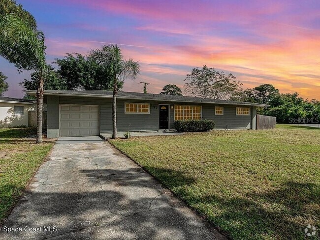 Building Photo - 1885 Golfview Dr Rental