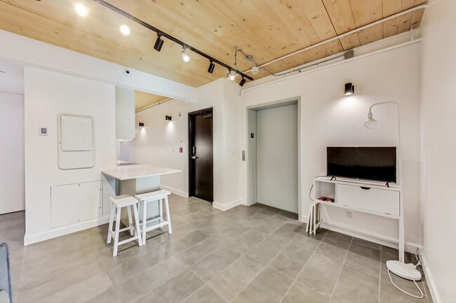 Photo - 1602 Queen St E Unit 301
