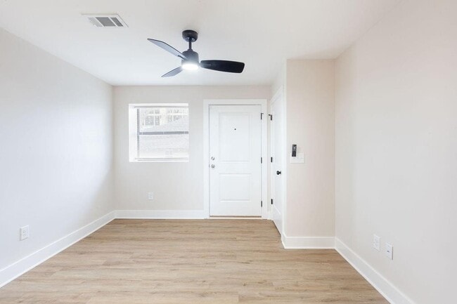 Photo - 396 Linden Ave NE