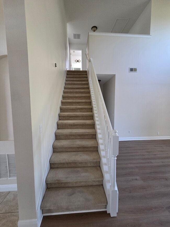 Photo - 2819 Roseglen Way