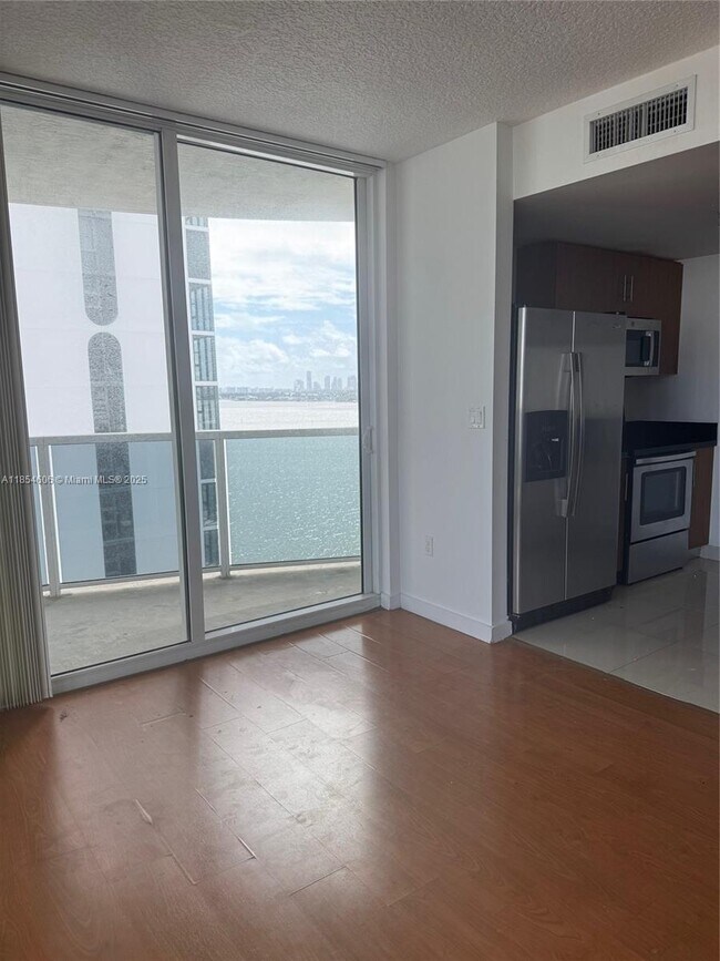 Photo - 601 NE 23rd St Unidad 1402