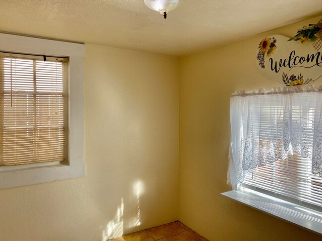 Photo - 2 bedroom, 1 bathroom house, fenced yard, ...
