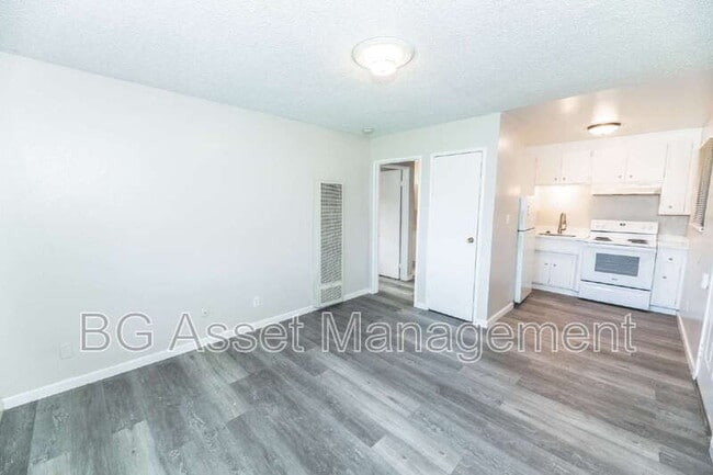 Building Photo - 1928 Ethan Way Unit 9