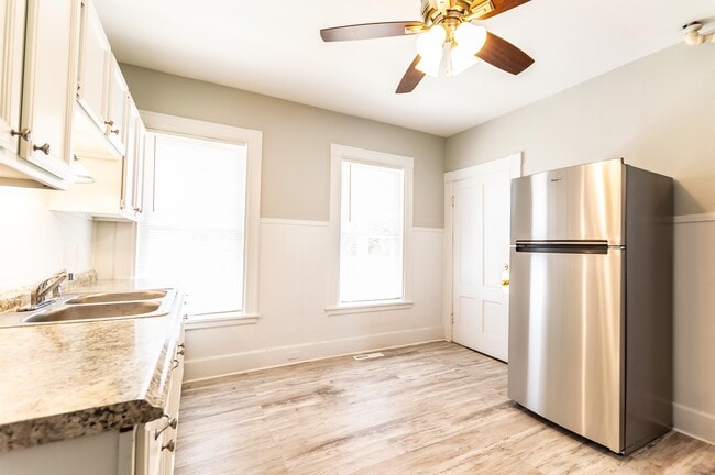 Photo - 642 Maple St