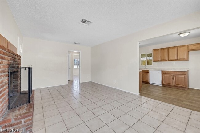 Photo - 625 National St