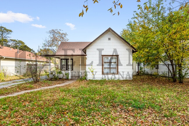 Building Photo - 1934 N Burns Ave