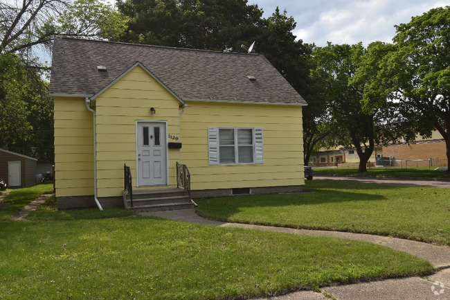 Building Photo - 1129 N Elm St Rental