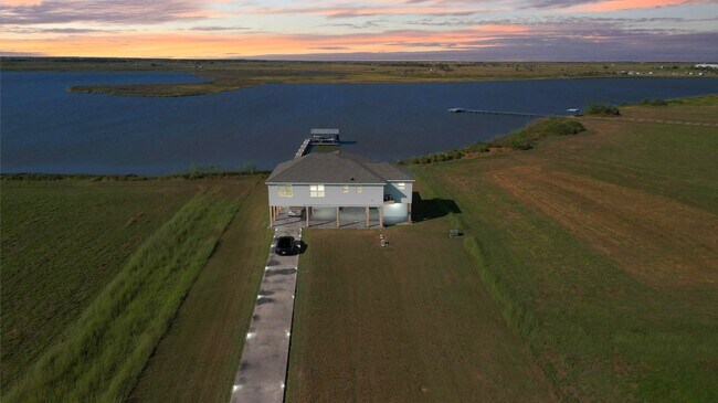 Photo - 747 Waypoint Dr
