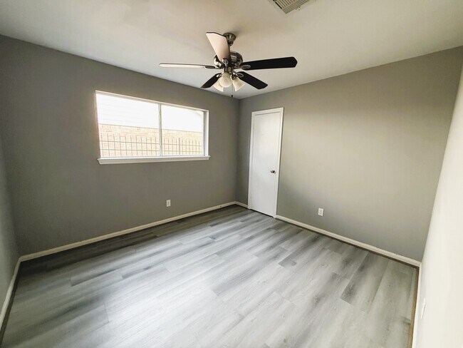 Building Photo - 8814 Stroud Dr