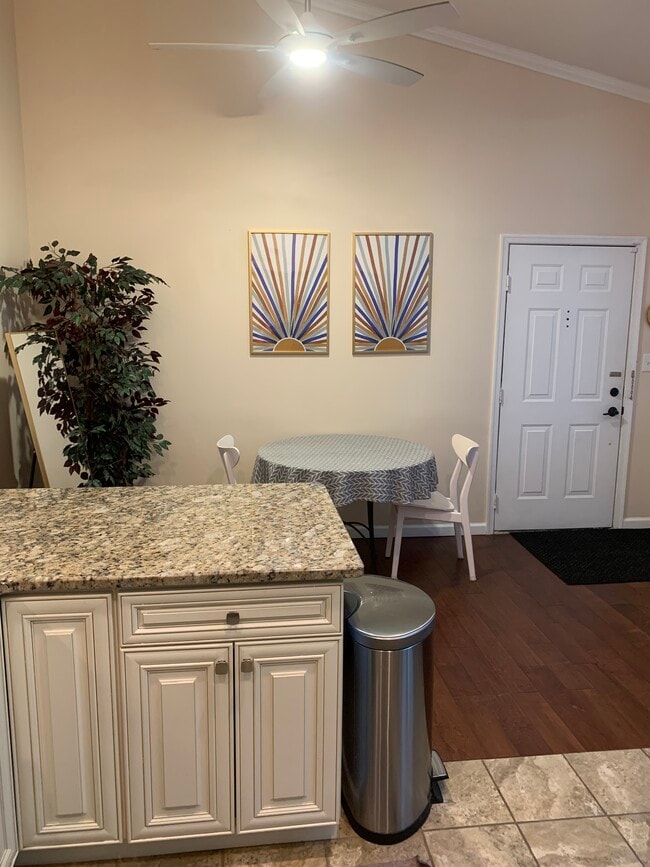 Photo - 264 Kempsey Dr Unidad 264