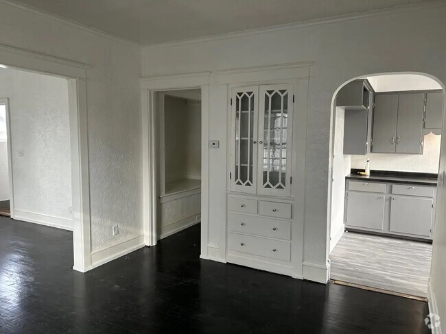Building Photo - 2614 Brentwood Ave Unit Brentwood Rental