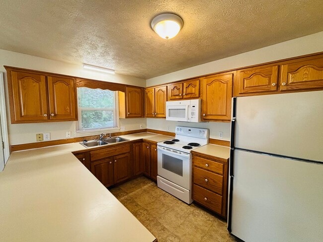 Photo - 205 Broce Dr