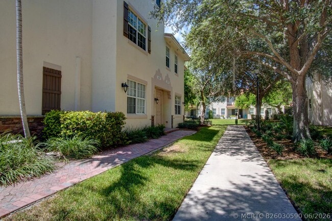 Photo - 1020 E Longport Cir