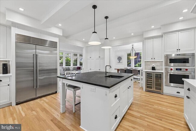 Photo - 3903 Legation St NW