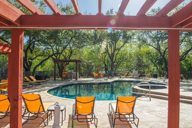 Photo - Chisholm Place