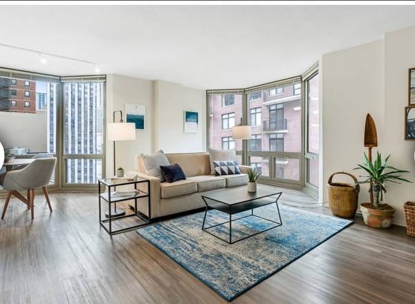 Photo - 1115 N Dearborn St