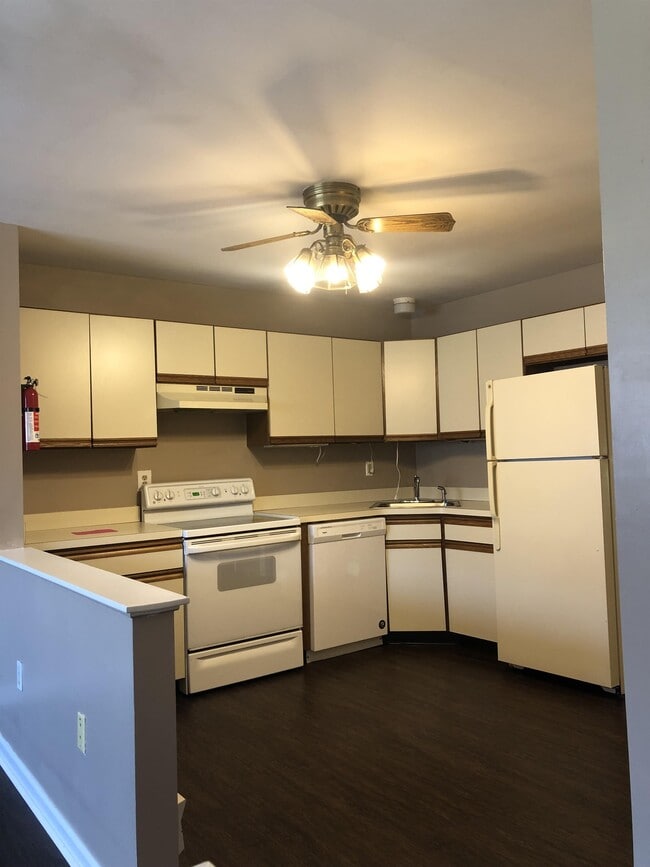 Photo - 124 Pickwick Pl