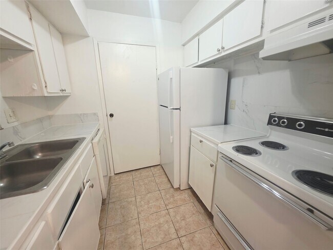 Building Photo - 12511 Ashford Meadow Dr Unit C