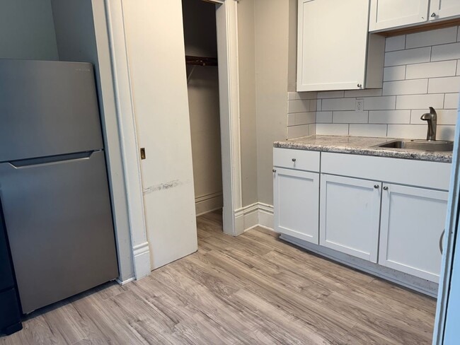 Building Photo - 1944 E Washington Ave Unit #3 Rental