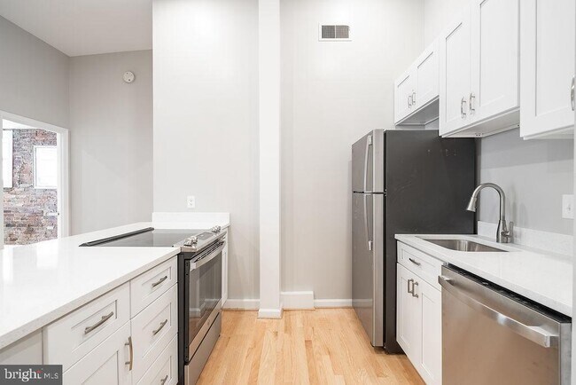 Photo - 3213 M St NW Unit 3