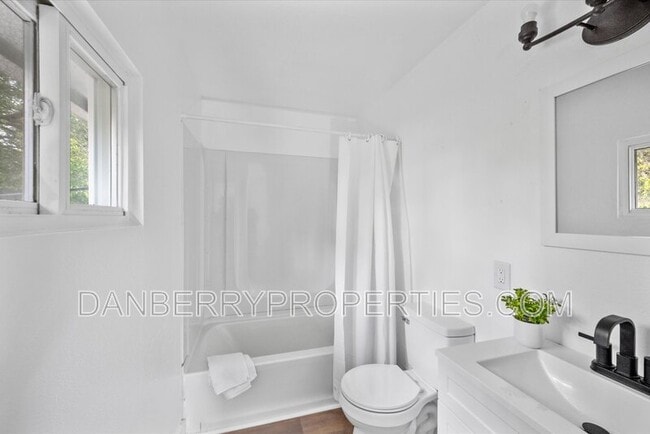 Photo - 1848 Cone St