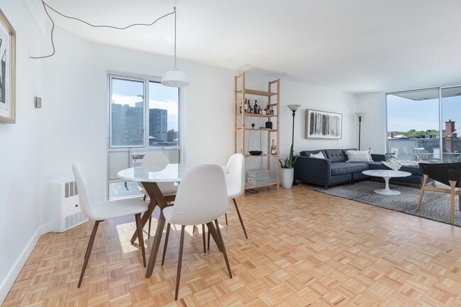 Photo - 19 Winchester St Unit 711