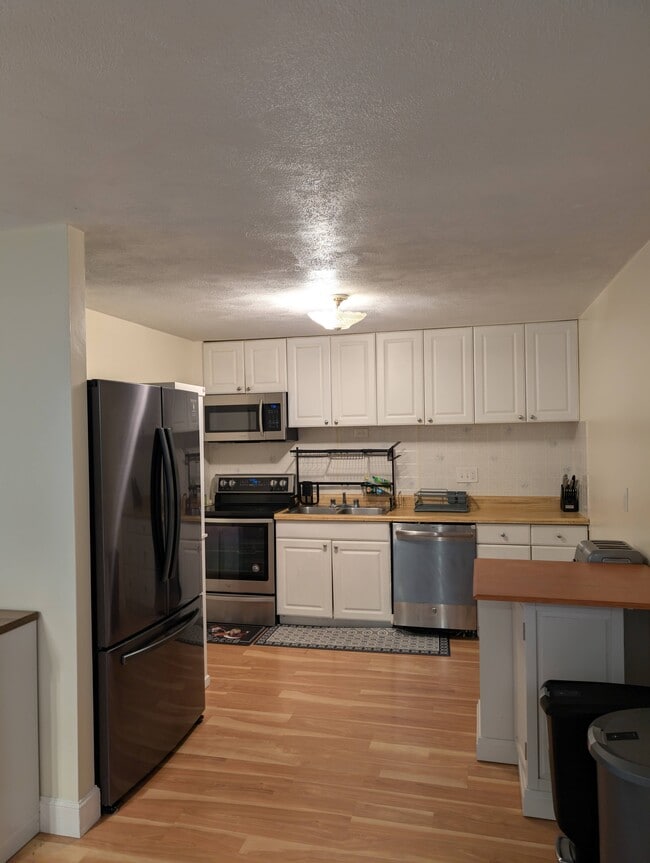 Building Photo - 9 Walker Rd Unit 4 Rental