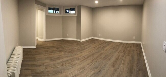 Photo - 646 Broadview Av