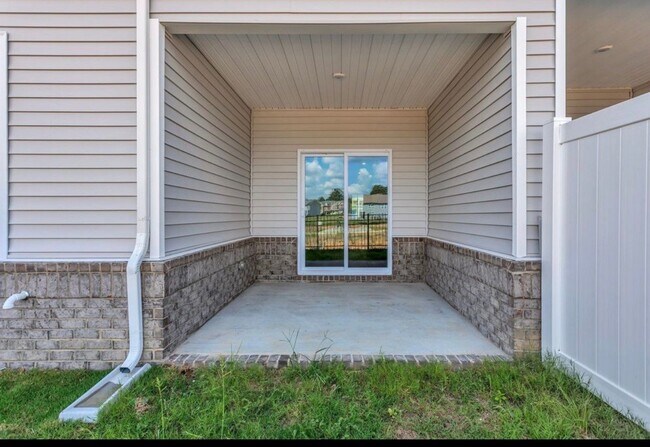 Photo - 1672 Manuka Ln