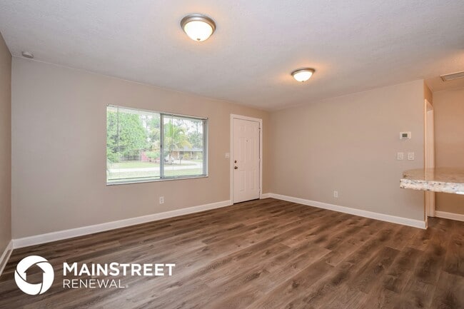 Photo - 5119 5th St W