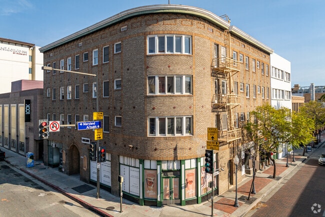 Building Photo - 202 E Wilson Ave Rental