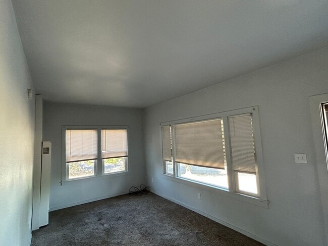 Photo - 8 Acacia Ave