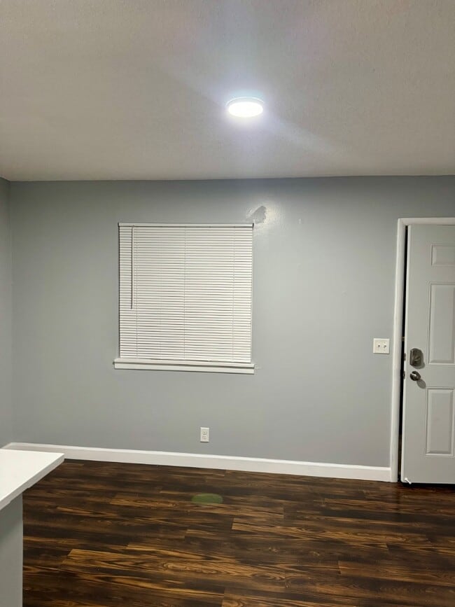 Photo - 911 Sylvan St