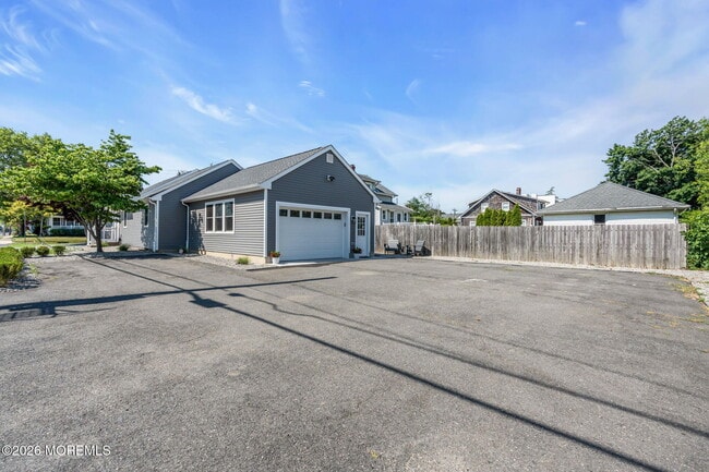 Photo - 501 Forman Ave