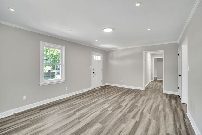 Photo - 120 Abbotsford Dr