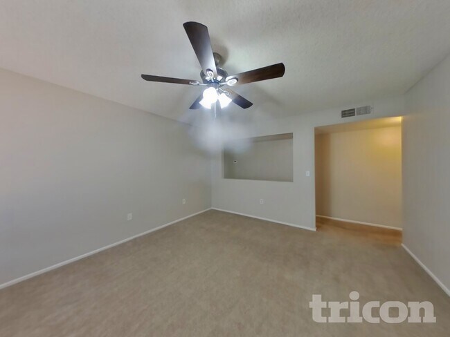 Photo - 828 N Pine Ct