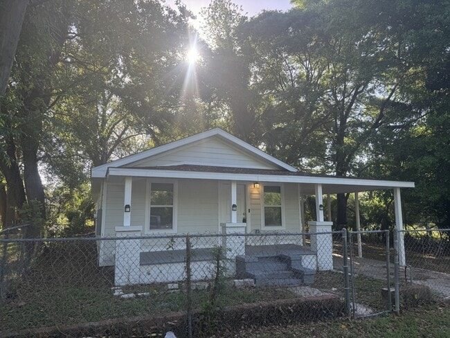 Building Photo - 2908 N Tarragona St