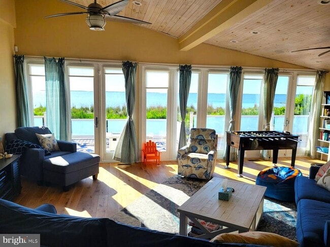 Photo - 8034 Riverview Rd