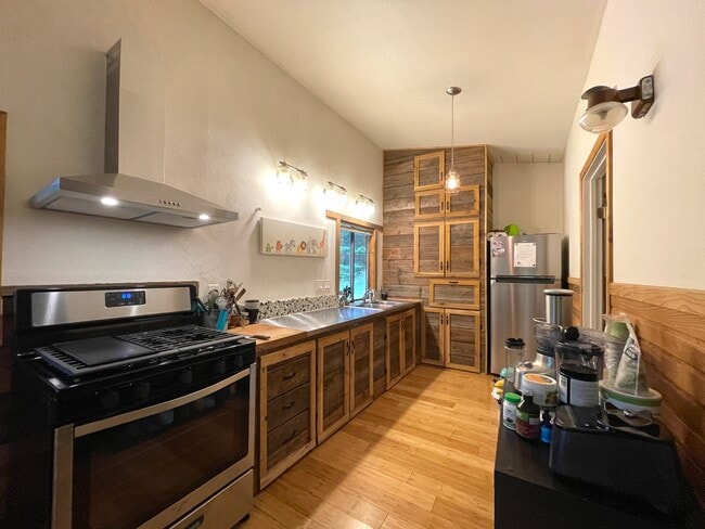 Photo - 60 W Puyallup Dr