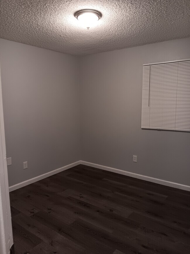 Photo - 9429 S Central Ave