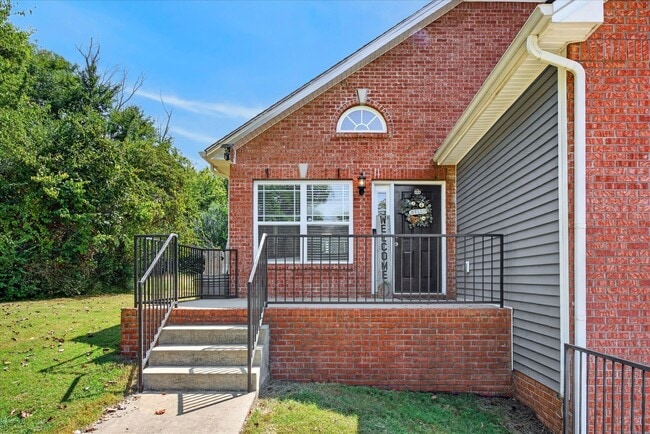 301 Birdsong Trc