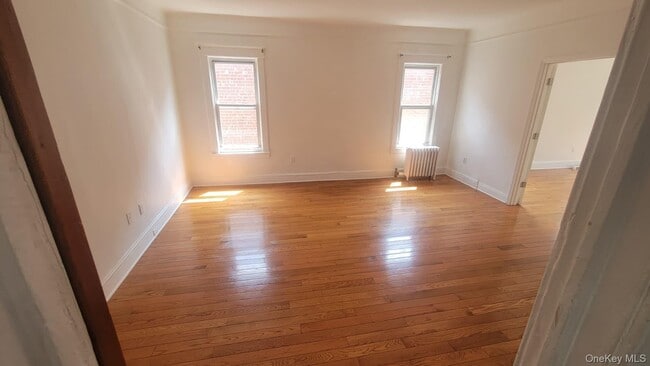 Building Photo - 1630 Mayflower Ave Unit 2 Rental