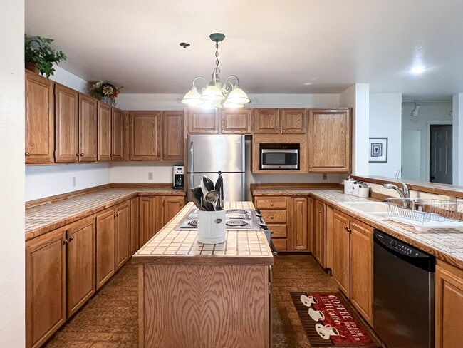 Building Photo - 315 E 12th Ave