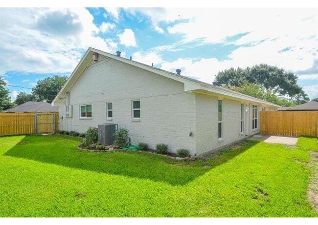 Building Photo - 6315 Bowers St Rental