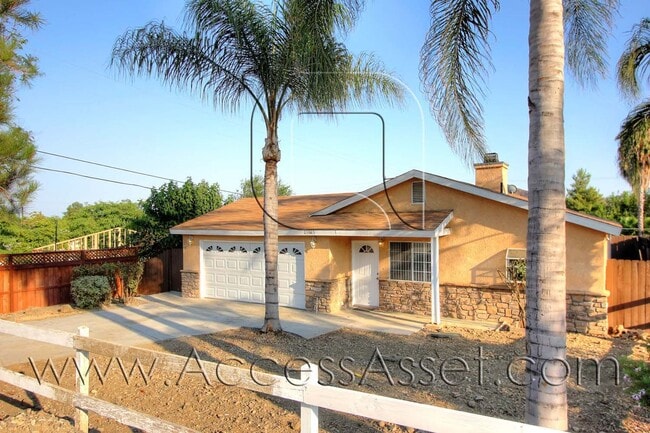 Building Photo - Charming Single-Story Home With 3 Bed/2 Bath In A Quiet Canyon Lake Cul-de-Sac!