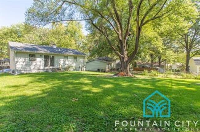 Photo - 405 Hooke Ave