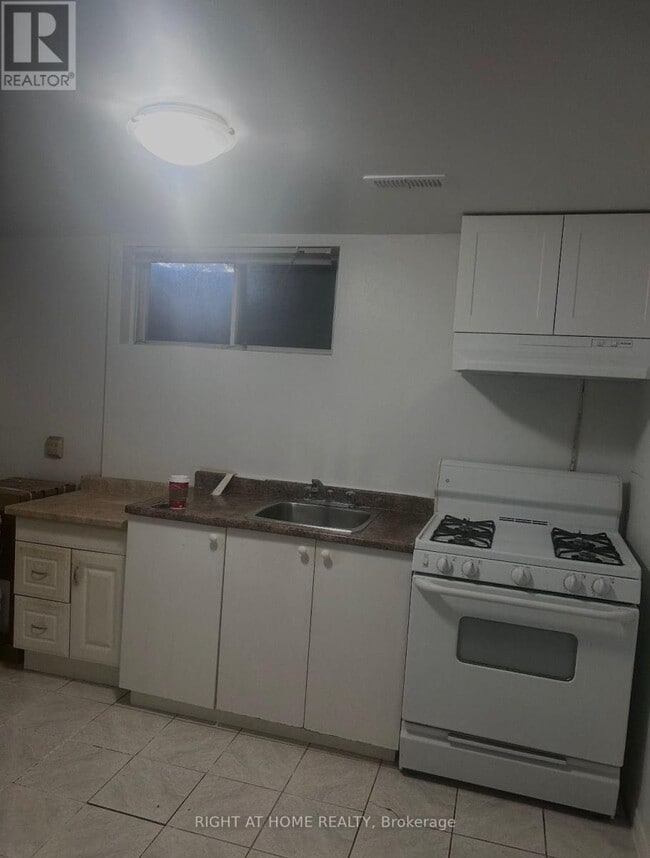 Photo - 783 Consort Crescent