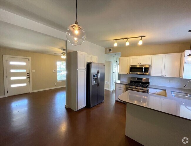 Building Photo - 1806 Blue Crest Dr Rental
